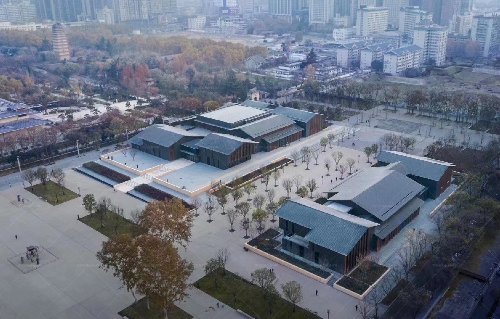 西安安仁坊遗址的古今对话：叠梯式哑光金属屋面重塑盛唐长安的历史肌理